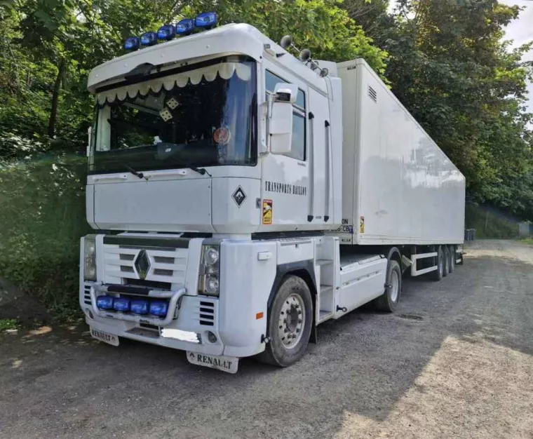 Transport de marchandises refrigérées dans un camion frigo de France jusqu'en Hollande, Lesquin, Transports Baillon